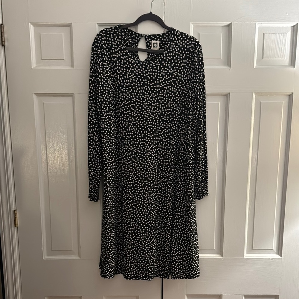 Anne Klein Black and White V-Neck Long Sleeve Sweater Dress